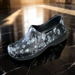 Crocs Neria Pro II Black/Grey/White Flowers Dual Comfort Clogs Size W 8